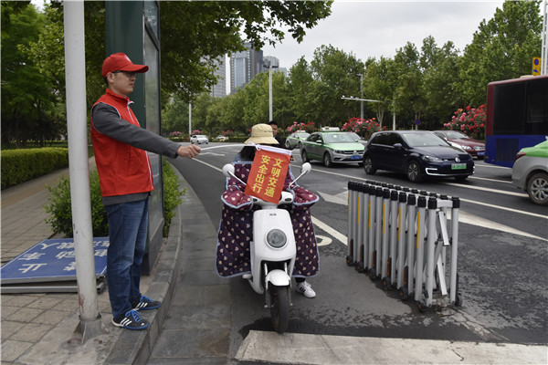 开展文明交通活动   助力文明城市建设——拼搏在线官网-拼搏(中国)
积极开展“文明交通”志愿服务活动